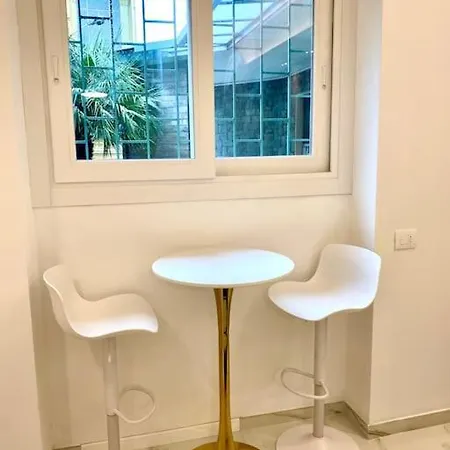 Chiesa Russa Apartman *